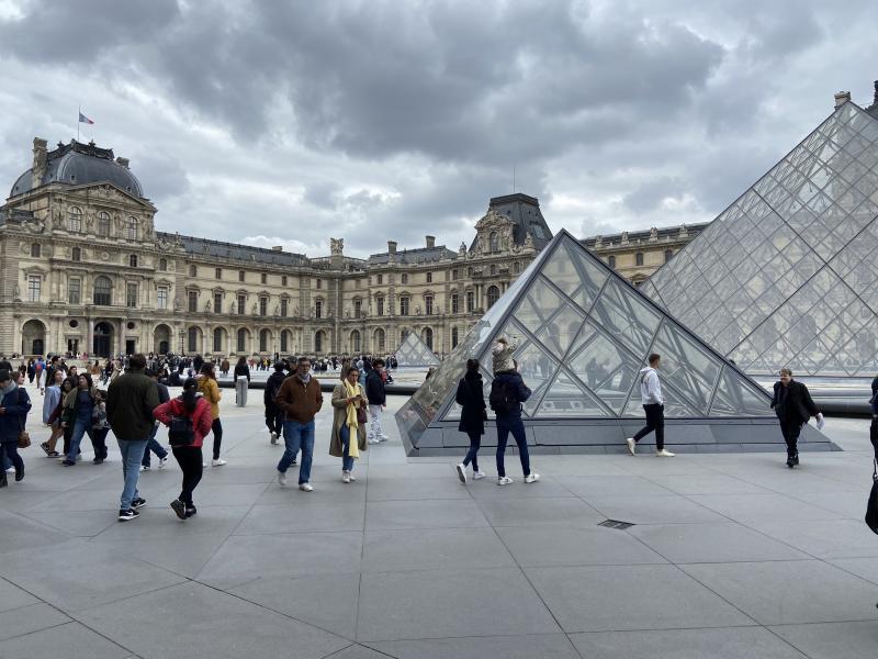 Pyramide du Louvre