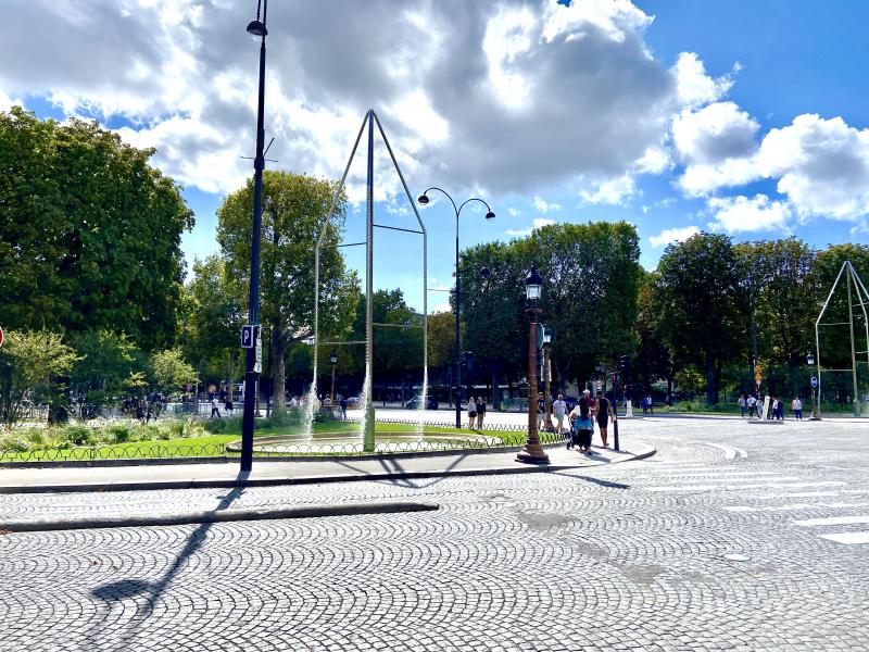 Les fontaines des Champs Elysées