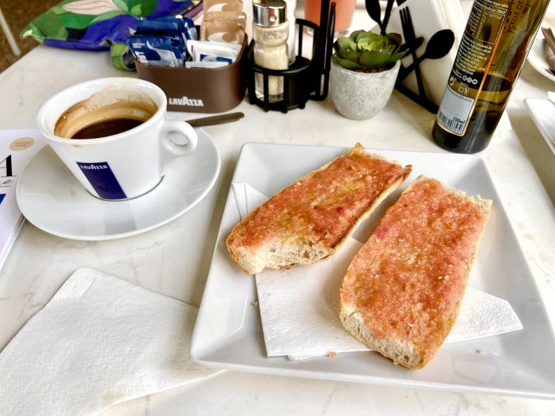 Petit déjeuner espagnol au café Croissant Chic