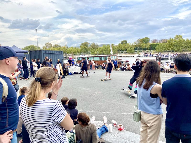 Exhibition de riders sur les quais