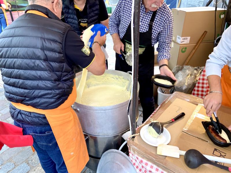 Saucisse Aligot au marché des Pays de l’Aveyron